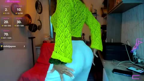 Snapshot of _cristal_ayala chatting on 06-08-26, 12:47 cristal ayala online show from 06-08-26, 12:47