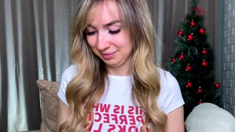 _crystal_moon_1 online show from 12-18-25, 09:21