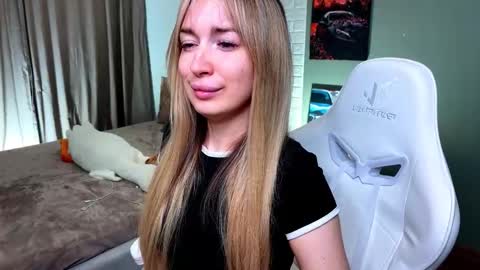 _crystal_moon_1 online show from 02-13-26, 08:27