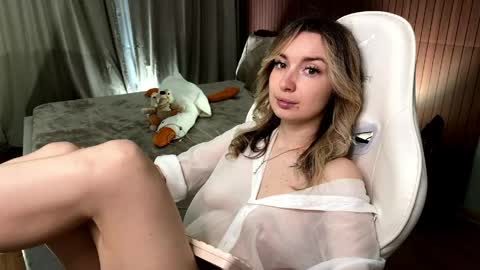 _crystal_moon_1 online show from 05-13-26, 06:49