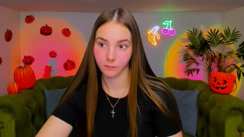 Erika online show from 11-11-25, 01:33