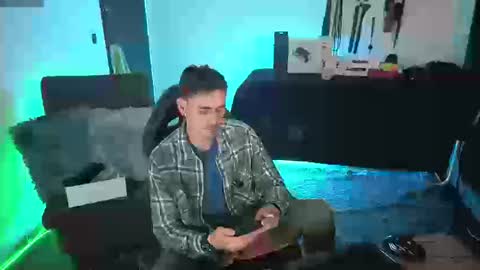 Snapshot of _delacruz911_ chatting on 03-18-26, 01:31 delacruz online show from 03-18-26, 01:31