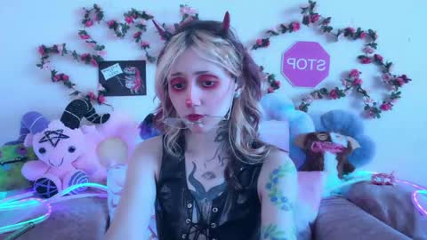 Snapshot of _devilbaby chatting on 05-19-26, 01:56 Kate online show from 05-19-26, 01:56