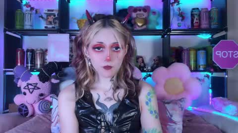 Snapshot of _devilbaby chatting on 05-25-26, 07:42 Kate online show from 05-25-26, 07:42