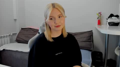 Snapshot of _dewpoint_ chatting on 09-13-25, 10:37 Ri online show from 09-13-25, 10:37