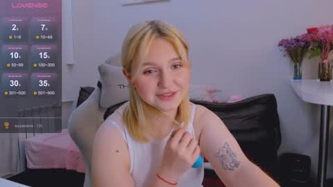 Snapshot of _dewpoint_ chatting on 09-17-25, 06:31 Ri online show from 09-17-25, 06:31