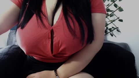 Snapshot of _donniia_ chatting on 12-15-24, 01:43 Dannia online show from 12-15-24, 01:43