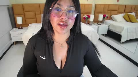 Snapshot of _dulcinea_1 chatting on 02-19-25, 01:39 Dulcinea online show from 02-19-25, 01:39