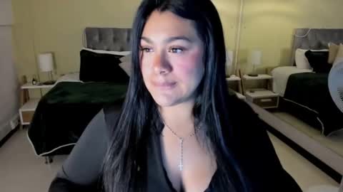 Snapshot of _dulcinea_1 chatting on 10-28-25, 02:48 Dulcinea online show from 10-28-25, 02:48