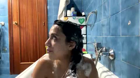 Snapshot of _elena_barra chatting on 01-13-25, 06:38  elena barra online show from 01-13-25, 06:38