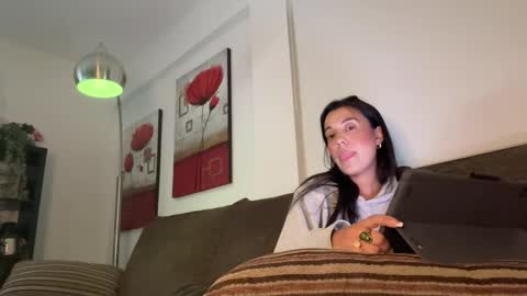 Snapshot of _elena_barra chatting on 10-25-25, 02:56  elena barra online show from 10-25-25, 02:56