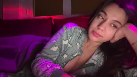 Snapshot of _elena_barra chatting on 01-17-26, 06:33 elena barra online show from 01-17-26, 06:33