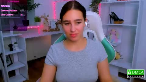 Lizzy  online show from 11-25-25, 10:43