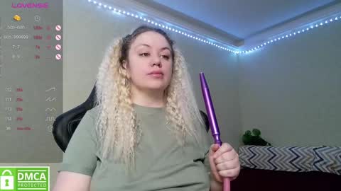 chloue and Gretta online show from 02-11-25, 07:54