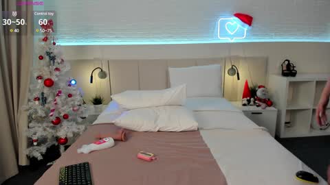 Snapshot of _emiliaa_ chatting on 12-10-24, 06:22 Milana online show from 12-10-24, 06:22