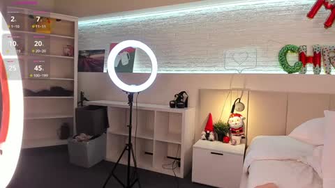 Snapshot of _emiliaa_ chatting on 01-04-25, 09:10 Milana online show from 01-04-25, 09:10