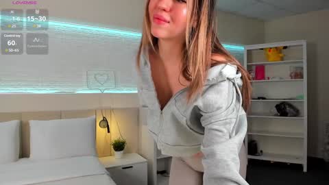 Snapshot of _emiliaa_ chatting on 02-02-25, 03:21 Milana online show from 02-02-25, 03:21