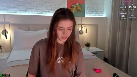 Snapshot of _emiliaa_ chatting on 09-17-25, 09:33 Milana online show from 09-17-25, 09:33