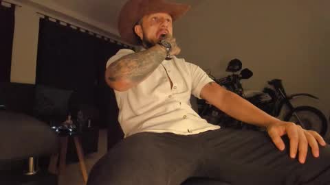 Snapshot of _emilio_escobar chatting on 01-14-26, 08:20 Emilio online show from 01-14-26, 08:20