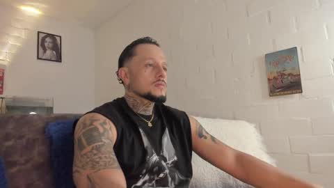 Snapshot of _emilio_escobar chatting on 02-22-26, 05:19 Emilio online show from 02-22-26, 05:19