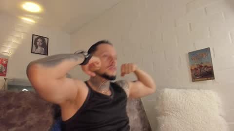 Snapshot of _emilio_escobar chatting on 02-25-26, 06:01 Emilio online show from 02-25-26, 06:01