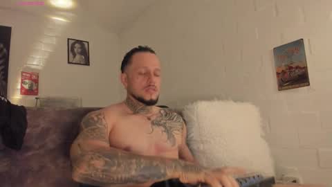 Snapshot of _emilio_escobar chatting on 03-09-26, 09:35 Emilio online show from 03-09-26, 09:35