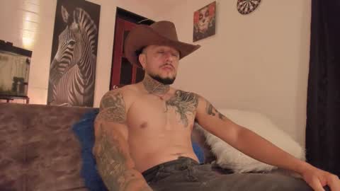 Snapshot of _emilio_escobar chatting on 03-13-26, 09:27 Emilio online show from 03-13-26, 09:27