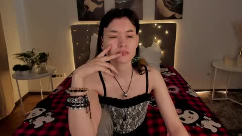 Snapshot of _emily__strike_ chatting on 04-29-26, 01:53 _emily__strike_ online show from 04-29-26, 01:53