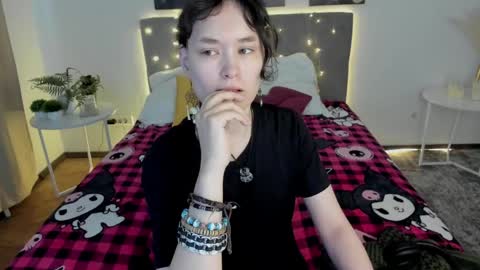 Snapshot of _emily__strike_ chatting on 05-03-26, 01:33 _emily__strike_ online show from 05-03-26, 01:33