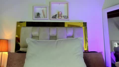 Isabella online show from 10-10-25, 11:53