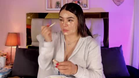 Isabella online show from 04-18-26, 12:09