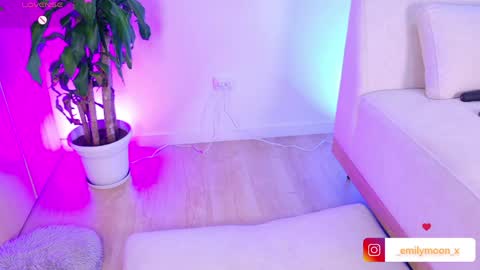 Snapshot of _emilymoon_x chatting on 05-19-26, 01:56 Emi online show from 05-19-26, 01:56