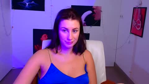 Snapshot of _emma_lay chatting on 12-13-24, 04:27 Emma online show from 12-13-24, 04:27