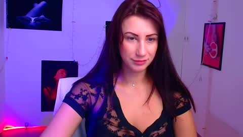 Snapshot of _emma_lay chatting on 12-14-24, 07:07 Emma online show from 12-14-24, 07:07