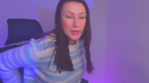 Snapshot of _emma_lay chatting on 12-22-24, 07:11 Emma online show from 12-22-24, 07:11