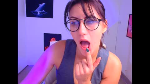 Snapshot of _emma_lay chatting on 01-18-25, 02:12 Emma online show from 01-18-25, 02:12