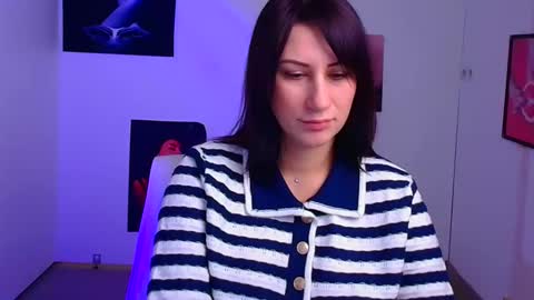 Snapshot of _emma_lay chatting on 01-28-25, 12:43 Emma online show from 01-28-25, 12:43