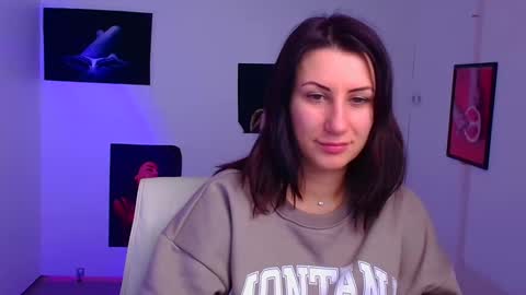 Snapshot of _emma_lay chatting on 01-31-25, 10:10 Emma online show from 01-31-25, 10:10