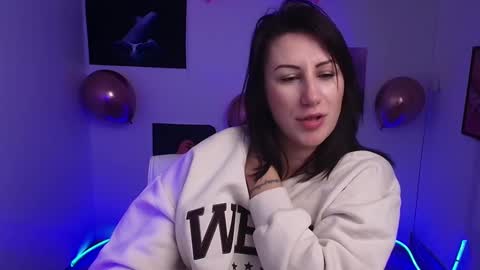 Snapshot of _emma_lay chatting on 02-12-25, 04:22 Emma online show from 02-12-25, 04:22