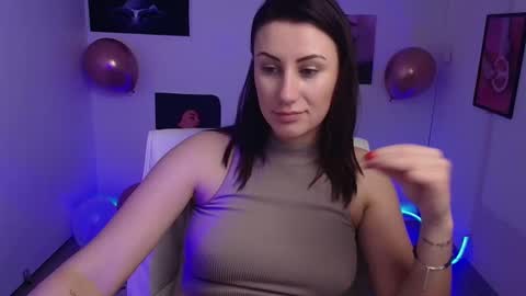 Snapshot of _emma_lay chatting on 02-19-25, 04:11 Emma online show from 02-19-25, 04:11