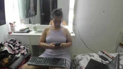 Snapshot of _emma_loyd_ chatting on 12-31-24, 12:43 Emma online show from 12-31-24, 12:43