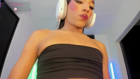 Emma online show from 05-30-26, 01:03