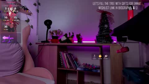 Snapshot of _emmawats chatting on 12-21-24, 01:58 Val Wats online show from 12-21-24, 01:58