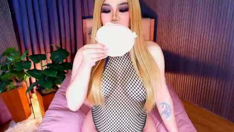_empressvalerie_ online show from 06-04-26, 09:48