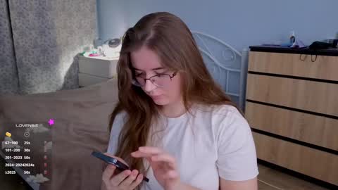 Snapshot of _enni__ chatting on 12-08-24, 01:36 Sam online show from 12-08-24, 01:36