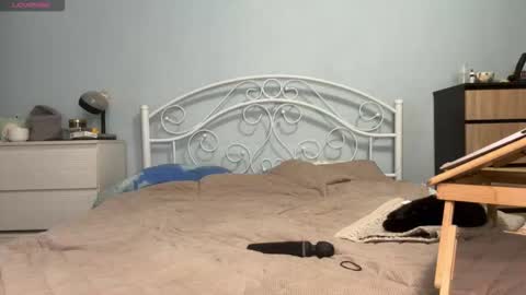 Snapshot of _enni__ chatting on 09-14-25, 09:52 Sam online show from 09-14-25, 09:52