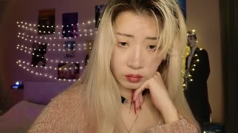 Snapshot of _eve____ chatting on 05-18-26, 02:51 EveEva online show from 05-18-26, 02:51