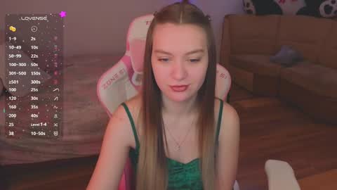 Snapshot of _evellyn_ chatting on 01-10-25, 04:22 Evie online show from 01-10-25, 04:22