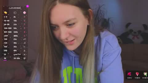 Snapshot of _evellyn_ chatting on 01-12-25, 08:36 Evie online show from 01-12-25, 08:36