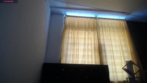 Snapshot of _exa_ chatting on 12-21-25, 03:41 Exa help me position myself with your thumb up thanks online show from 12-21-25, 03:41